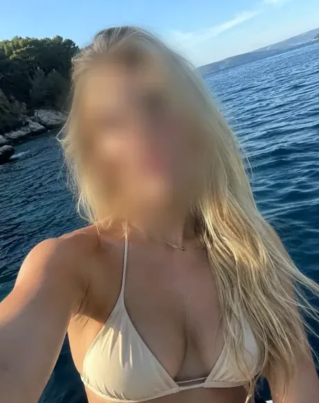 Aroa, 27 años