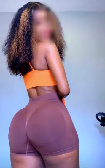 Aroa, 37 años